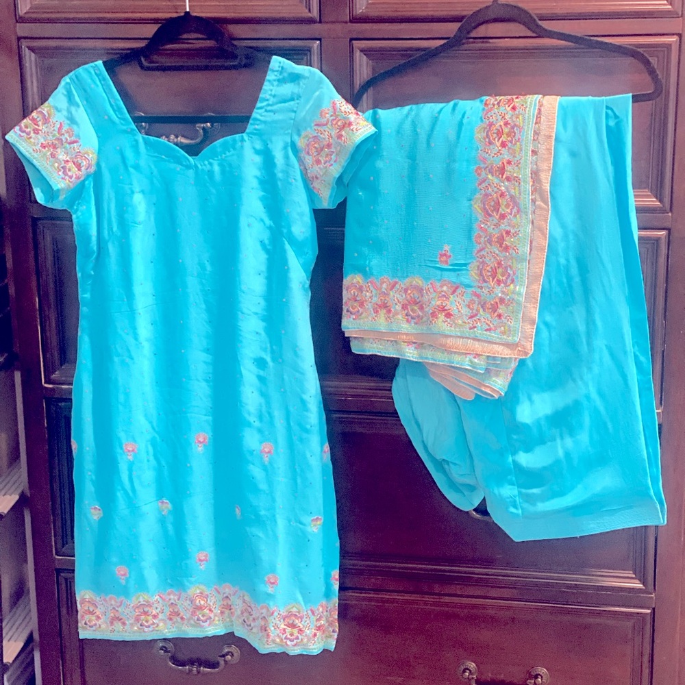Indian outfit shalwar Kameej, pure embroidered shirt paired with duppata.